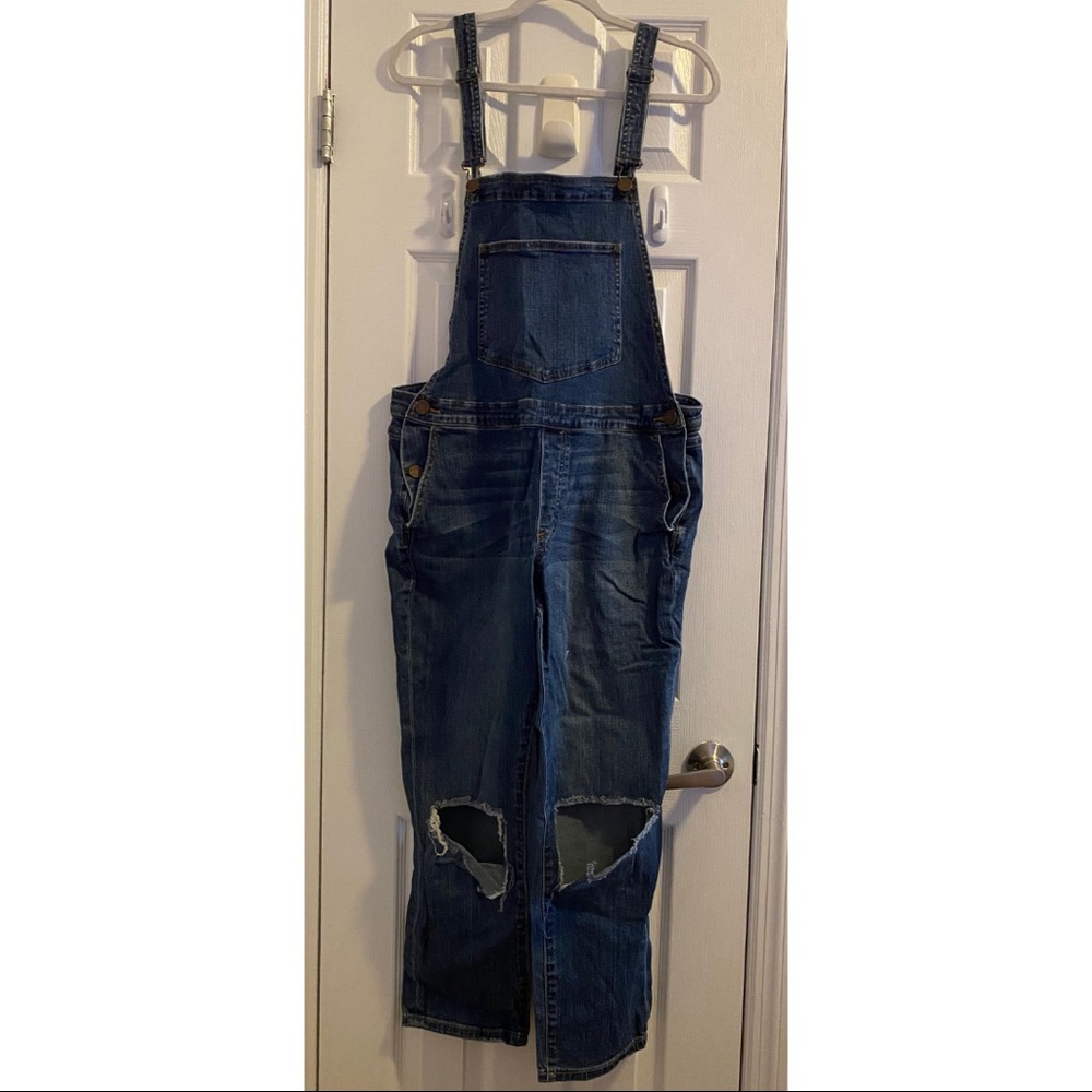BDG ripped knew overalls size L